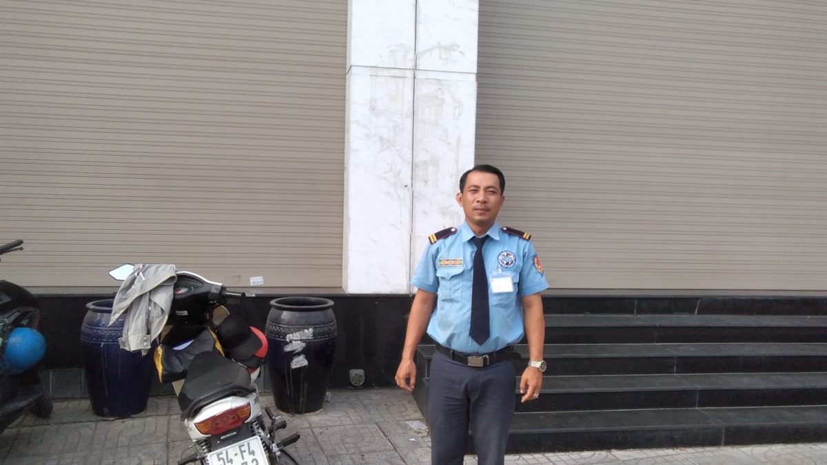 Dịch vụ bảo vệ cửa hàng