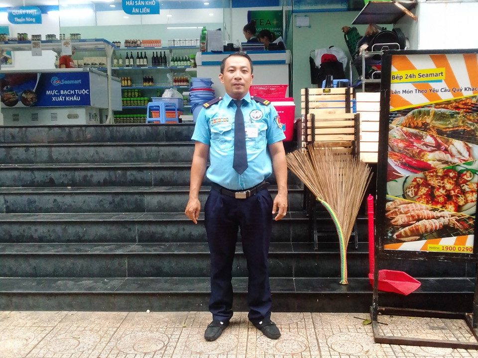 Tuyen nhan vien bao ve biet lai xe